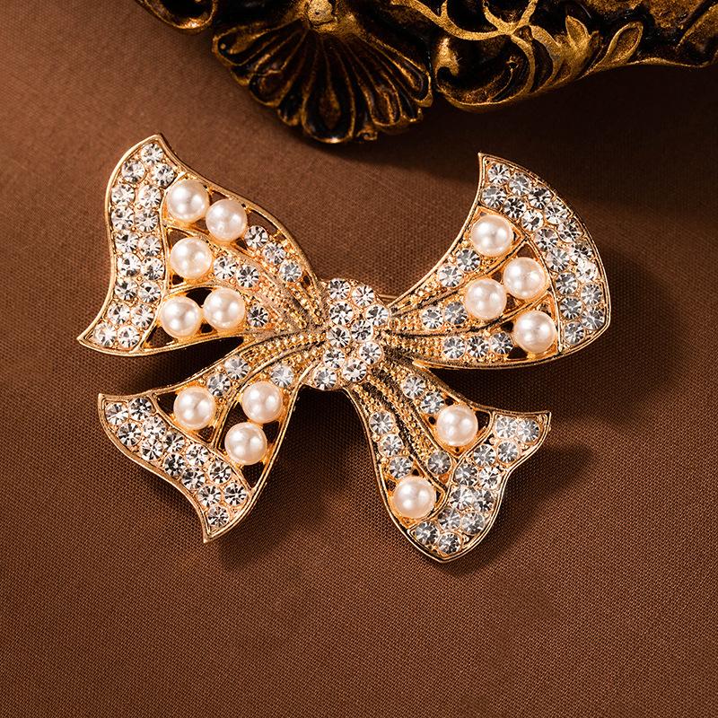 

Hollow Pearl Bow Brooch Light Luxury Retro Diamond-Encrusted Brooch High-End Heavy Industry Clothing Pin
