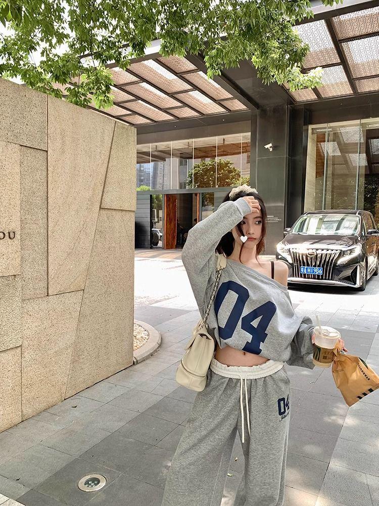 Damski jesienny dres w koreańskim stylu: Luźny Krój i Modelujące Spodnie z Szerokimi Nogawkami Zestaw Dwuczęściowy - Trend Mody Influencerów.