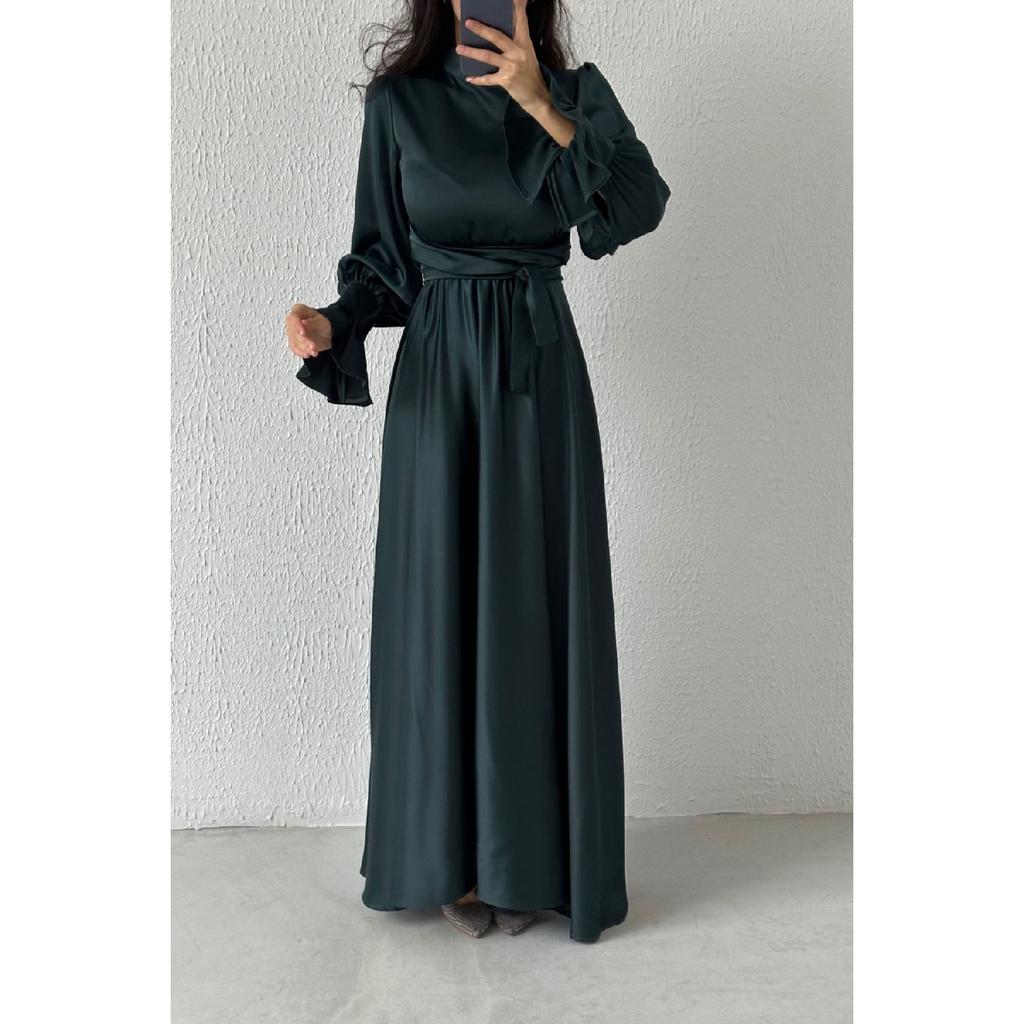 Saténový hidžáb večerní šaty s jemným rukávem v červené barvě