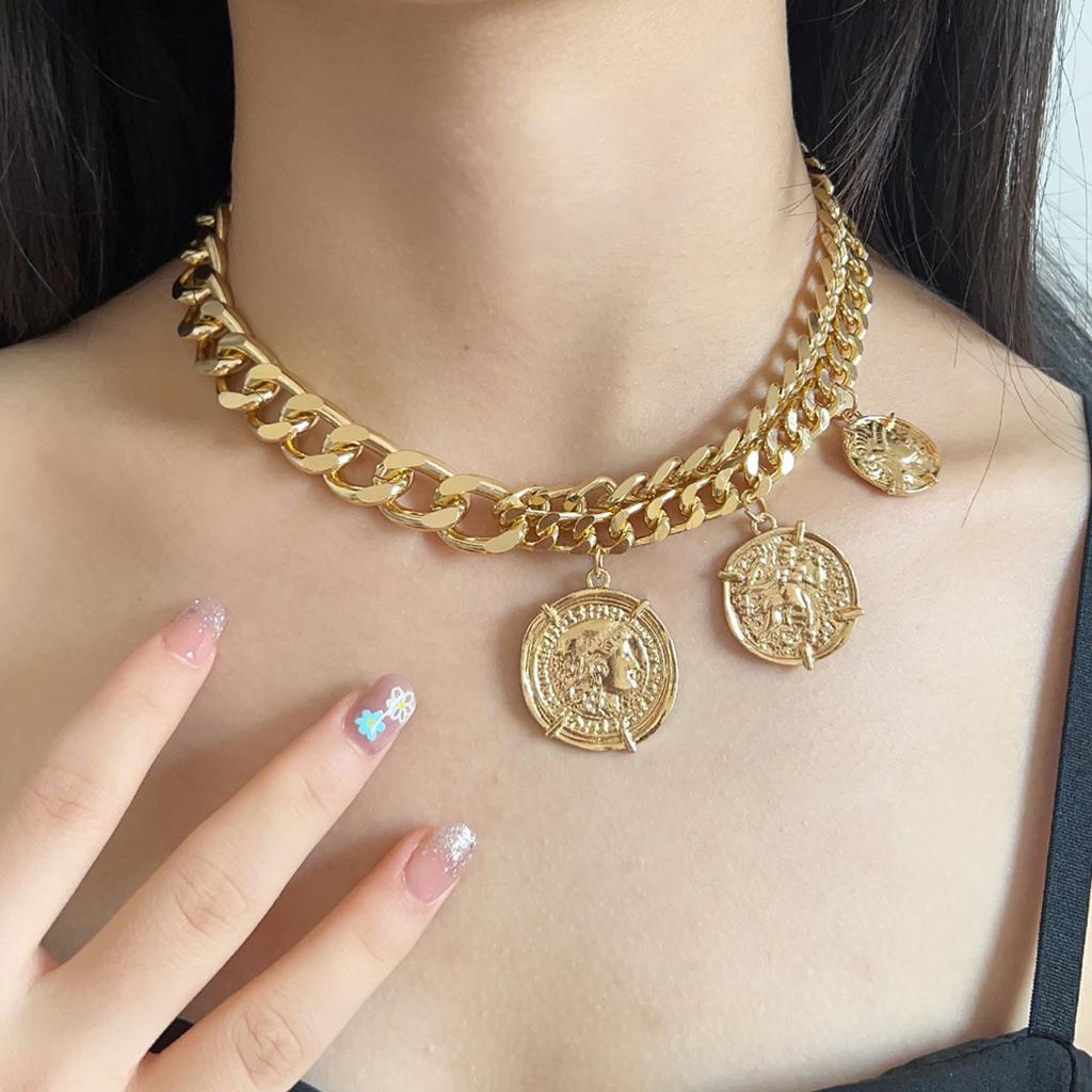 Metal chain personalized creative coin pendant collarbone chain necklace, temperament light luxury high-end jewelry