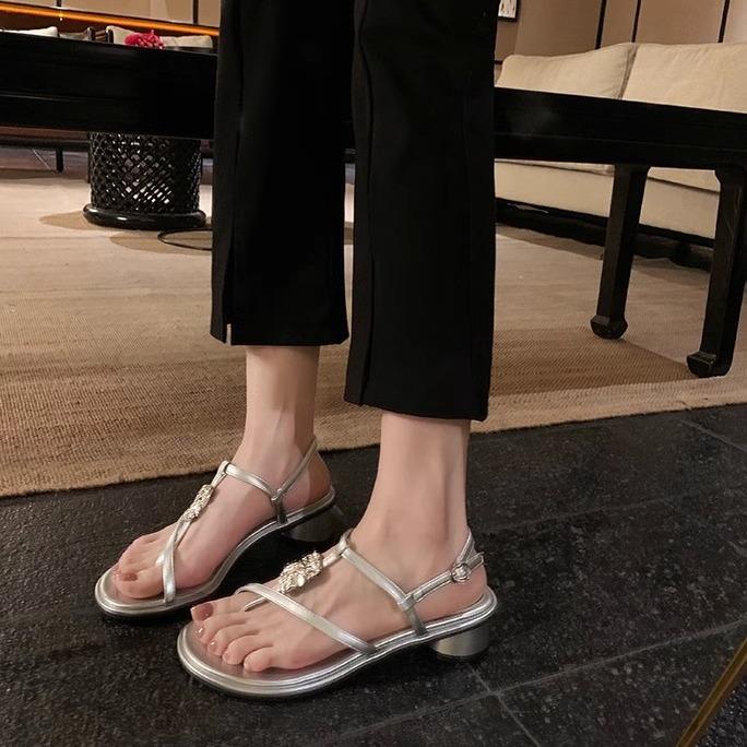 Spot second hair! Grape mother same shoes holiday wind thin belt pinch metal buckle design low heel buckle belt sandals women