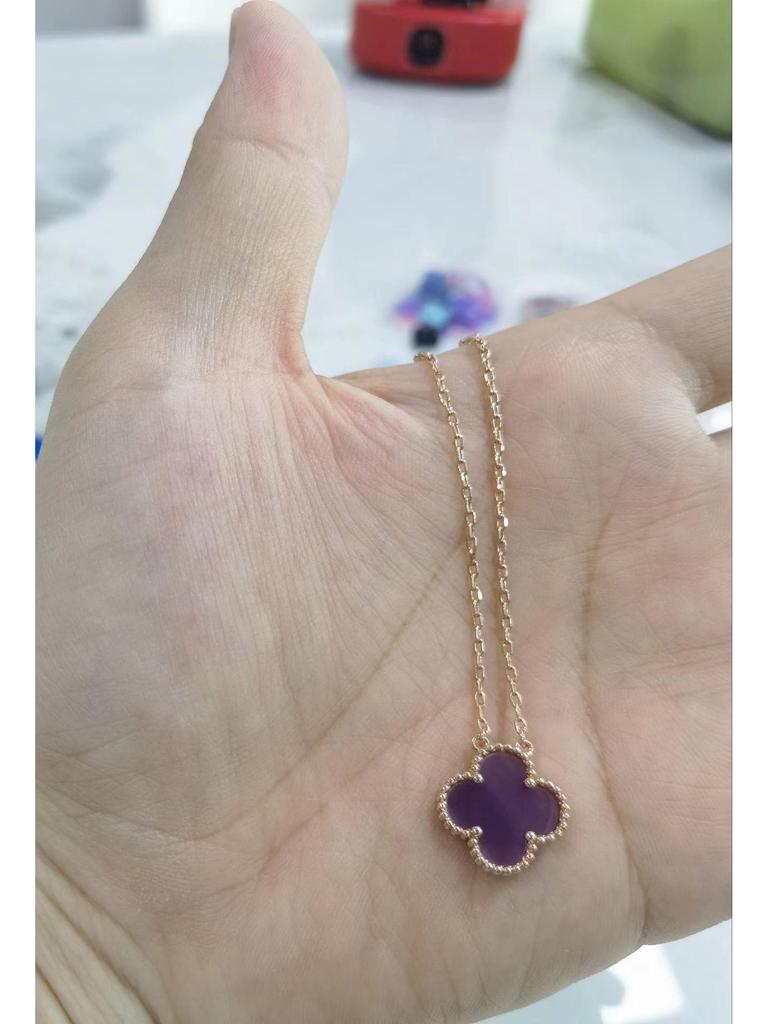 Halskette mit vierblättrigem Kleeblatt, 18 Karat vergoldet, mit Anhänger aus rosenrotem Chalcedon, Achat und weißem Muschelkern für Damen