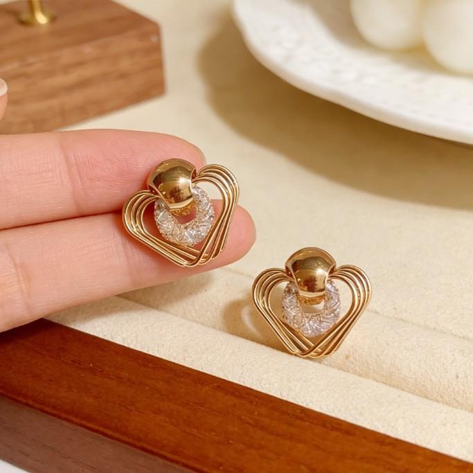 

Metal Cold Wind Light Luxury Design Sense High Sense Niche Love Broken Diamond Stud Earrings Women S Earrings