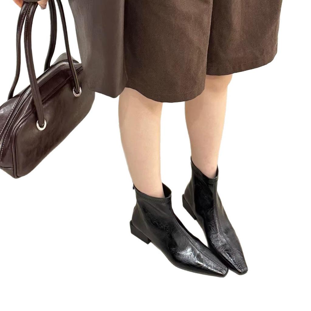 Pointed high-heeled Korean small ankle boots women's boots, new thick-heeled short boots in autumn and winter 2025, femininity, short tube is not tire