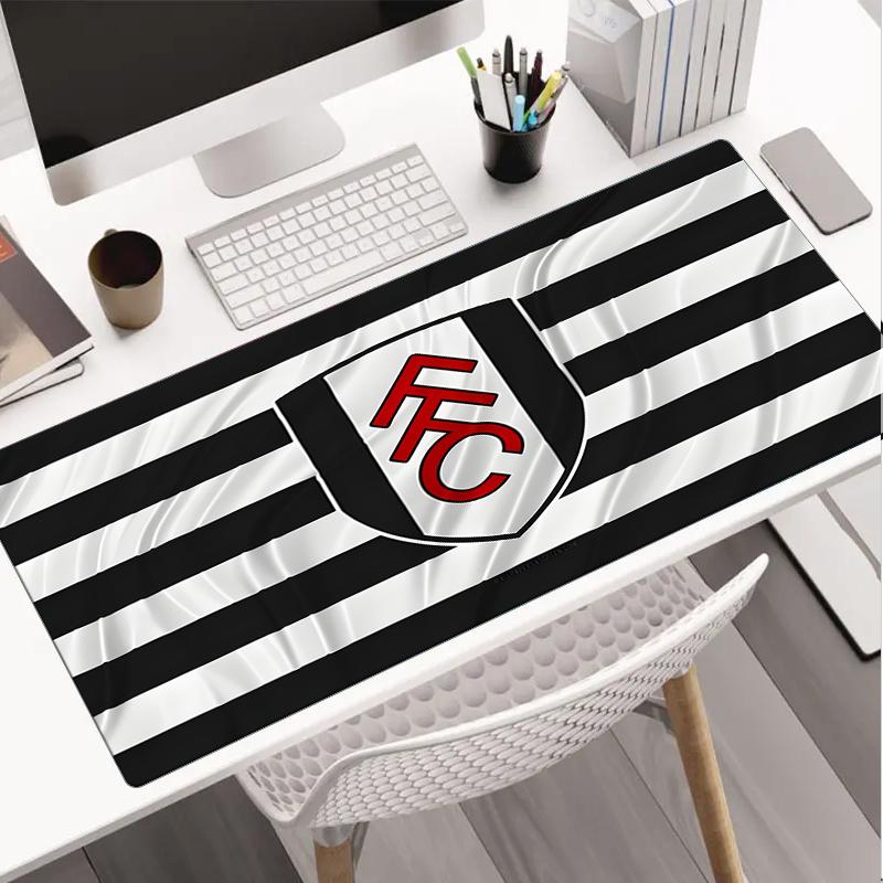 Fulham Fußballwappen Mauspads, Gaming-Mauspads, Tastaturpads, Schreibtischdekoration für Computer-Notebook, Fan-Geschenk, Geburtstagsgeschenk