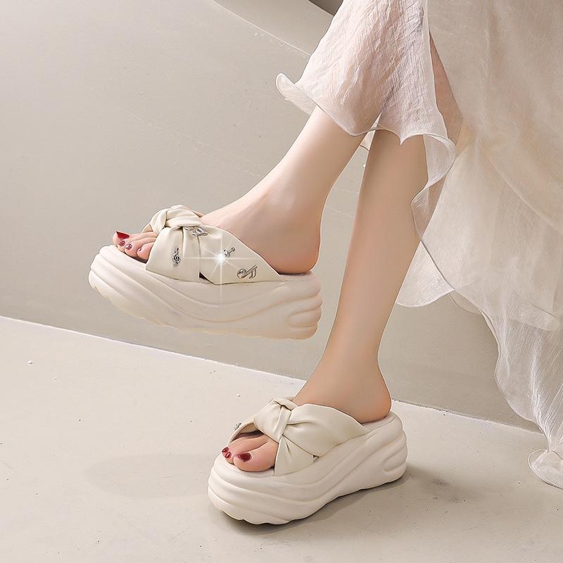 Модные шлепанцы на платформе с каблуком 8 см для женщин 2024 года — фото 3