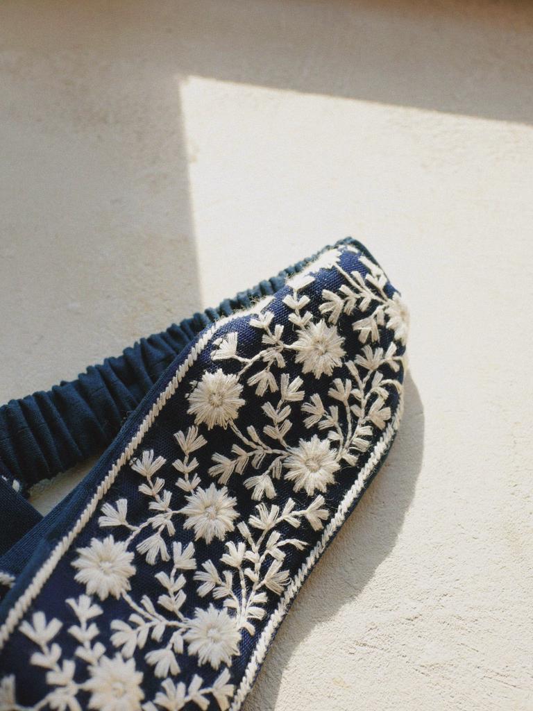 Favoritenoun Daisy_Navy