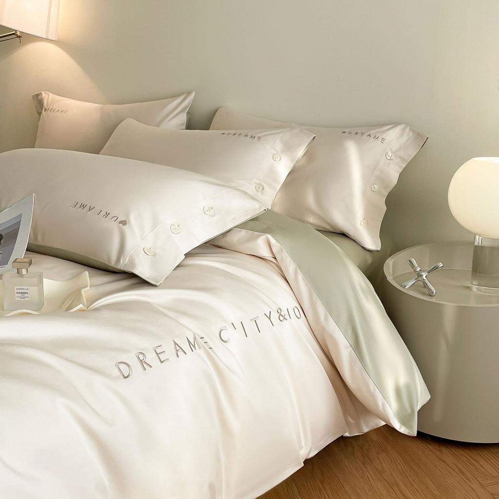 Vierteiliges Set aus reiner Baumwollbettwäsche Leichter Luxus, Hautfreundlich und Bequem Gewaschene Laken Bettbezüge Kissenbezüge.