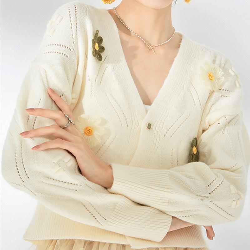 New Spring and Autumn Small Fresh Design Neck Knitted Women's Cardigan Short Green Flower Sweater Top