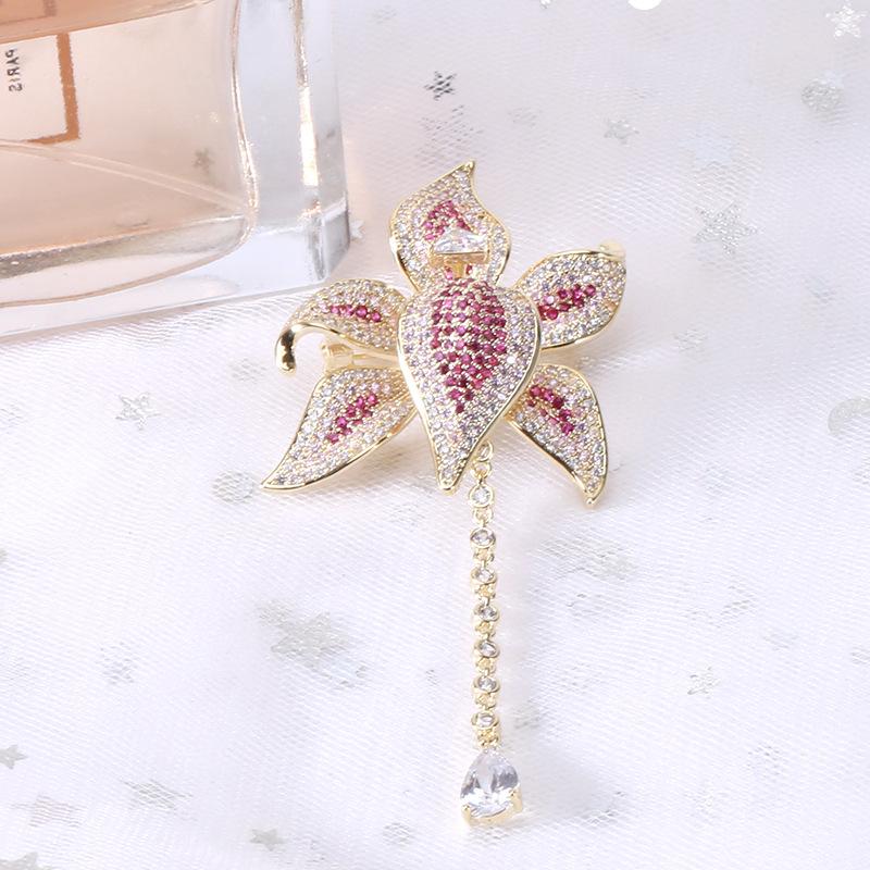 Elegant Female High-End Temperament Floral Brooch Suit Simple Personality Zircon Accessories Clothes Corsage Jewelry