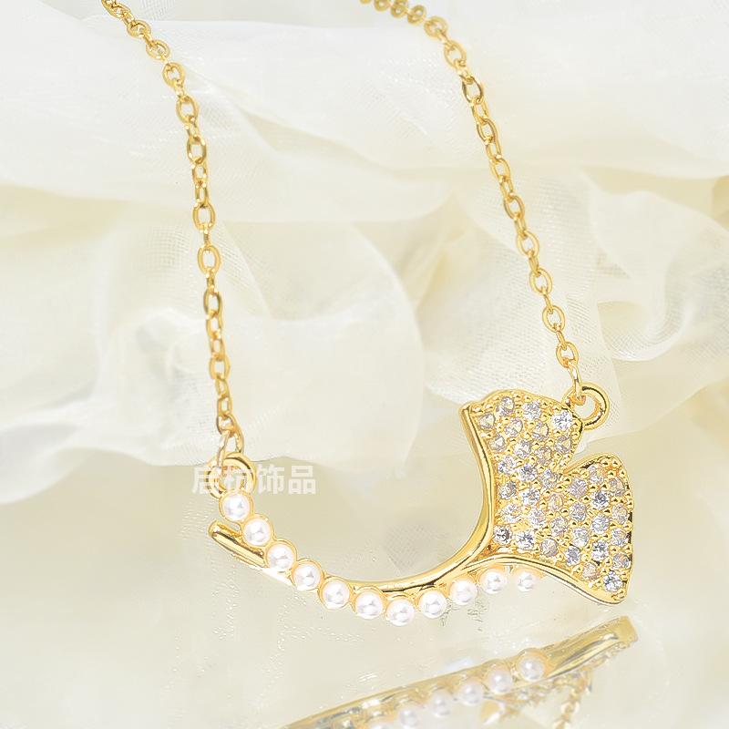 Light Luxury Ginkgo Biloba Necklace Women'S Personality Simple And Versatile Ol Pearl Pendant With Jewelry