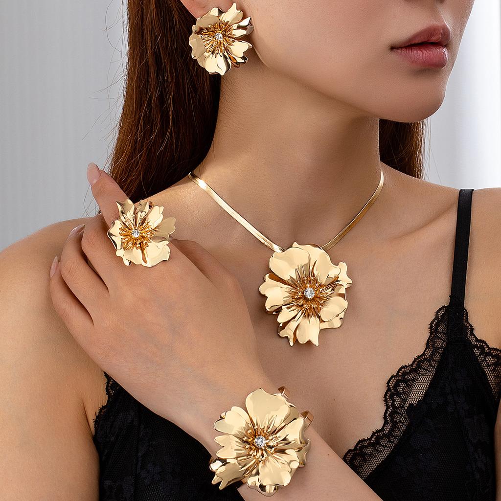 5-Piece Fashion Premium Accessories Flower Inlaid Necklace Bracelet Ladies Jewelry Set