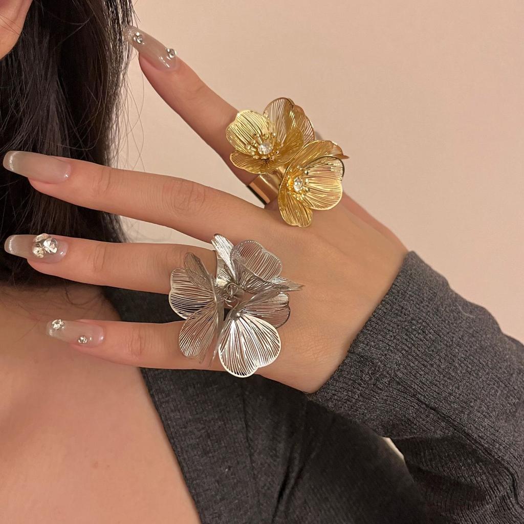 Elegant 3D Floral Rings for Women Vintage Styles with Waterfall Fishtail Designs and Stylish Diamonds Daily Use