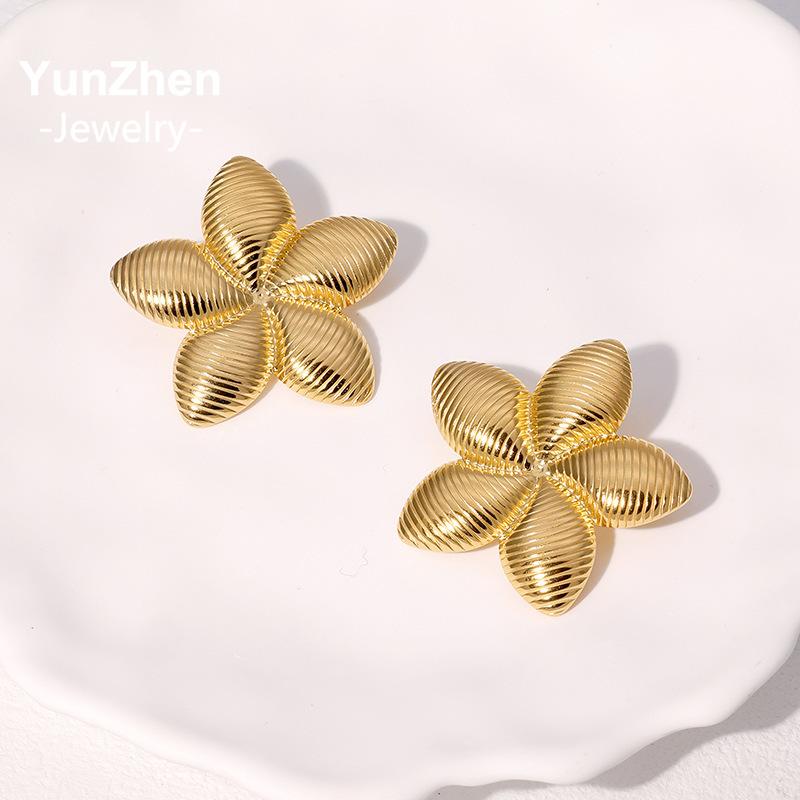 Hypoallergenic Vintage Waterproof Minimalist INS Retro Temperament Earrings Geometric Flowers Simple and Advanced Sense Does