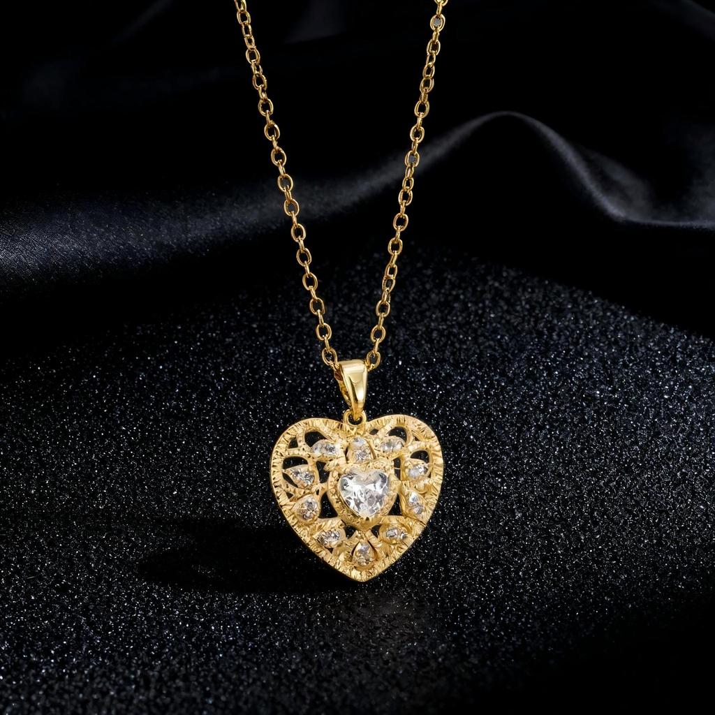Metal Heart Crown Collarbone Necklace Hip Hop Pendant Necklace For Women Luxury Chain Accessory