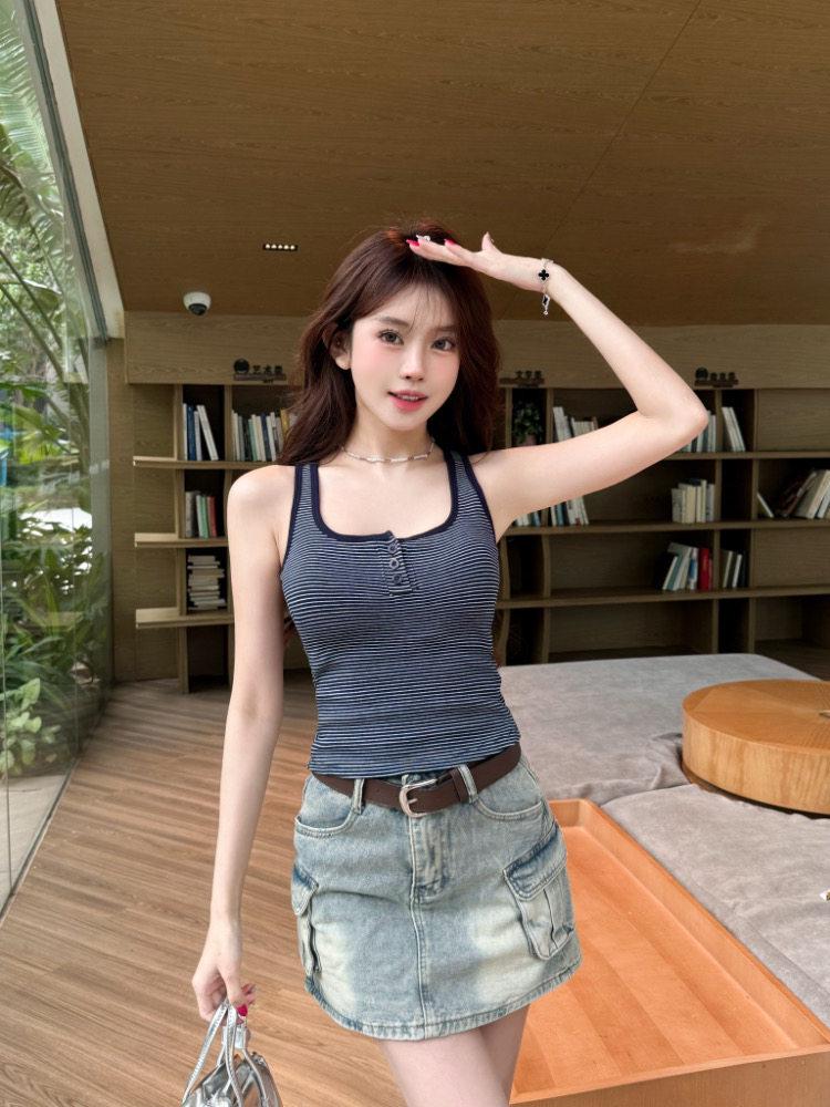 Korean Style Women's Square Neck Vest with Built-in Bra, Retro Stripe Camisole, Slim Fit Spicy Girl Top