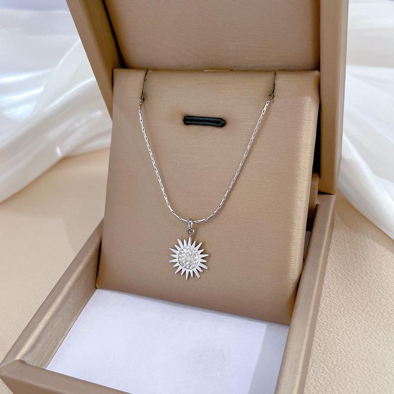 Titanium Steel Full Diamond Sunflower Stove Real Gold Cold Necklace Female Collarbone Chain With Jewelry