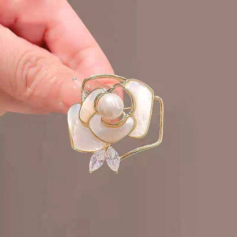 Korean Elegant Light Luxury Brooch - High-End Anti-Exposure Pin for Women's Clothing Accessories