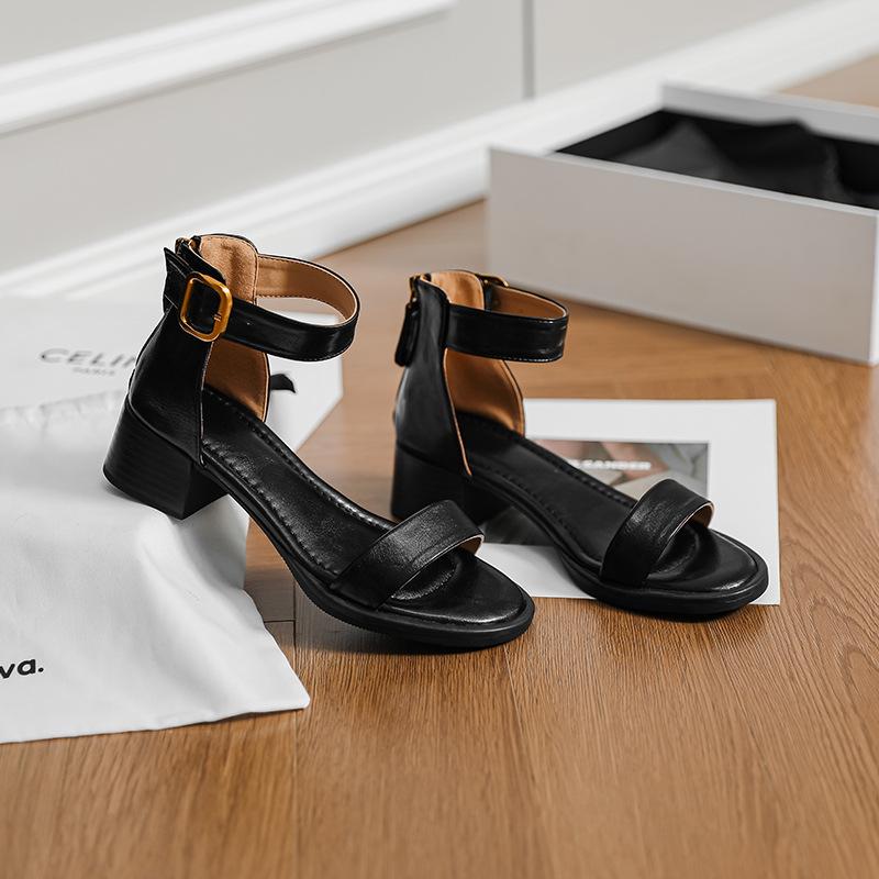Retro one-word with open-toed white sandals 2025 summer new women's shoes thick heel medium heel rear zipper high heel sandals