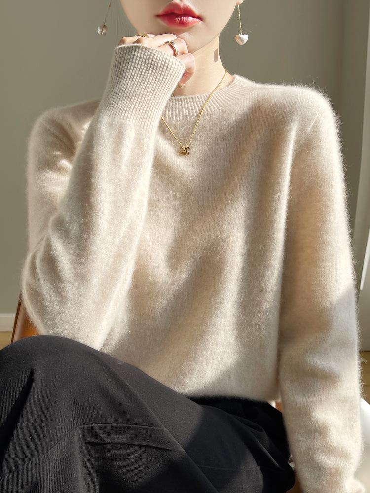 Women's Classic Round Neck Seamless Knitted Base Layer Sweater - Perfect for Autumn and Winter.