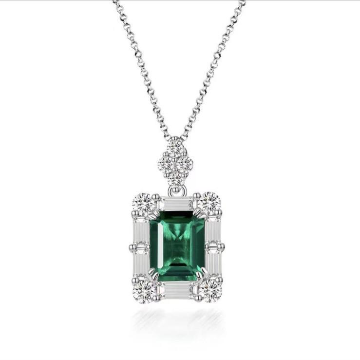 

Luoxi Temple 925 Sterling Silver Green 2 Carat Necklace with 7x9mm Pendant, High-End Clavicle Chain, 2023, Length 40+5cm. 925 Sterling Silver