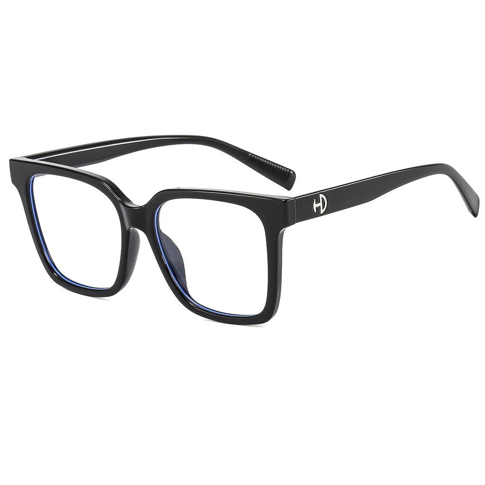 The new TR myopia frame in summer shows a small European and American style with a large frame of anti-blue glasses.