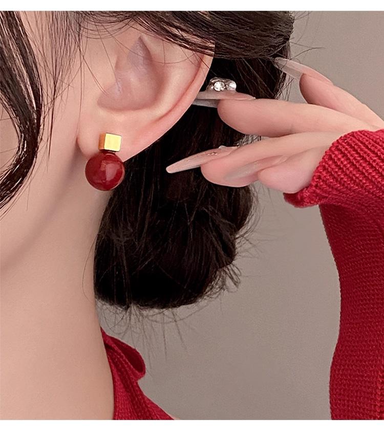 Wine red earrings, women's light luxury high-end earrings, 2026 new popular autumn and winter niche Chinese New Year earrings trend
