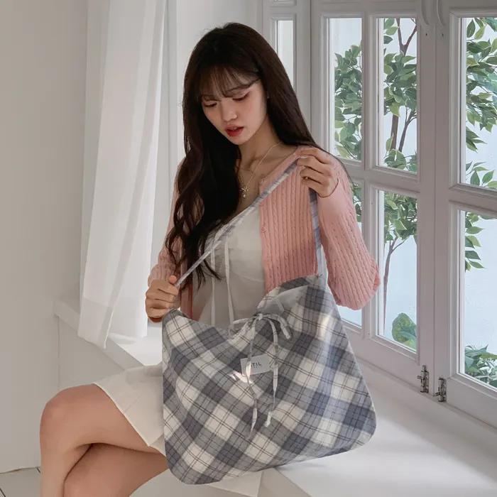 Cozy Check Shoulder Bag _ [Fog Blue]