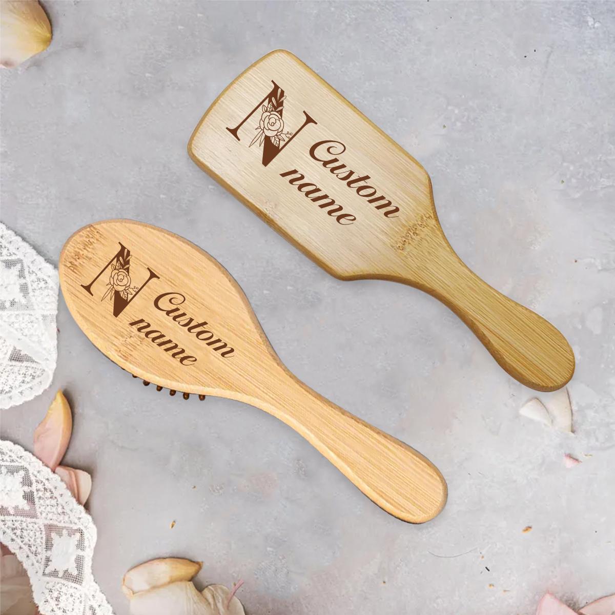 

Персонализированная расческа на заказ, Индивидуальная мини-расческа с подушкой и бамбуковой ручкой, Инициалы и имя на выбор, S