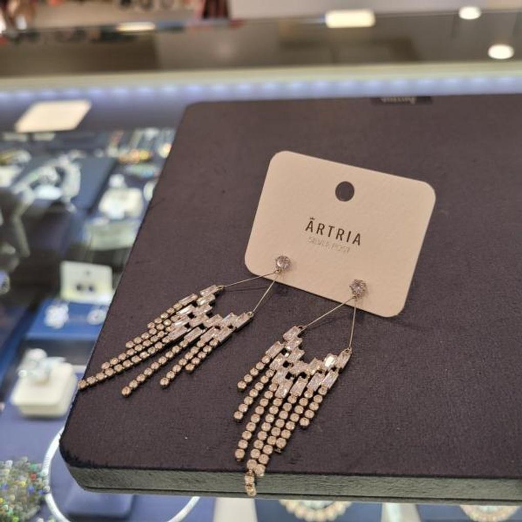 ARTRIA Simple Chandelier (Large) Crystal Earrings CHAERET0007WHF