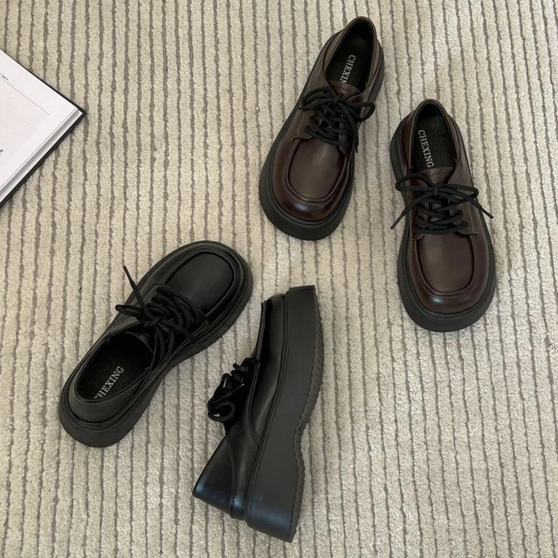 Svart stor klack och små läderskor dam höst nya brittiska muffin platåskor