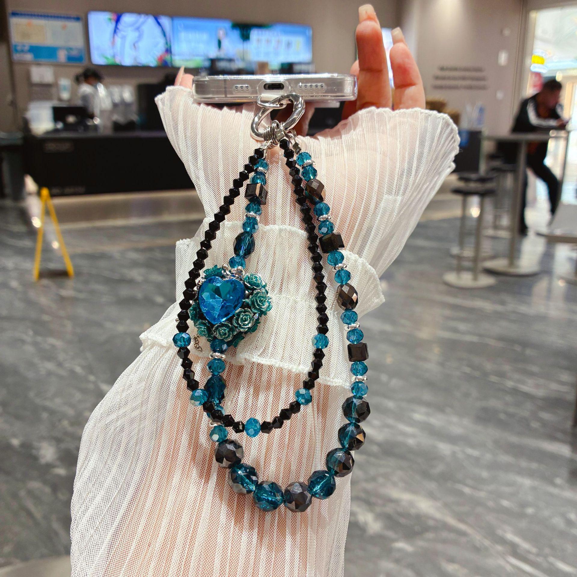 

Luxury Heart Diamond Mobile Phone Case with Tassel Pendant and Ancient Style Lanyard