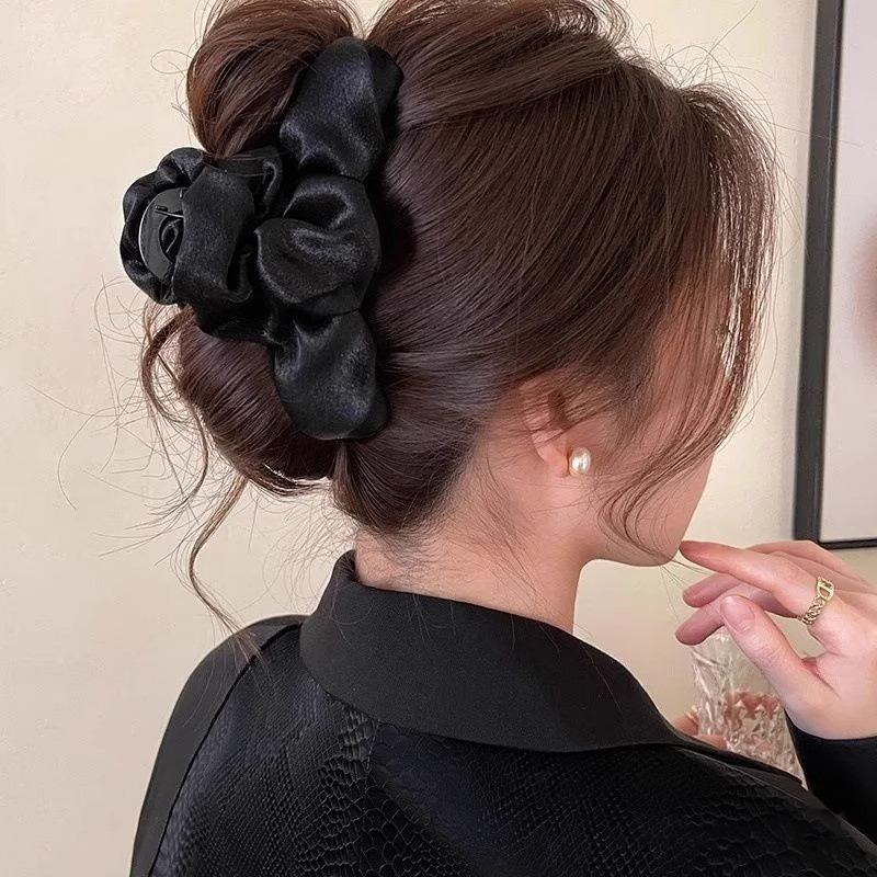Elegant Large Hair Claw Clip for Thick Hair - High-End Korean Updo Shark Clip