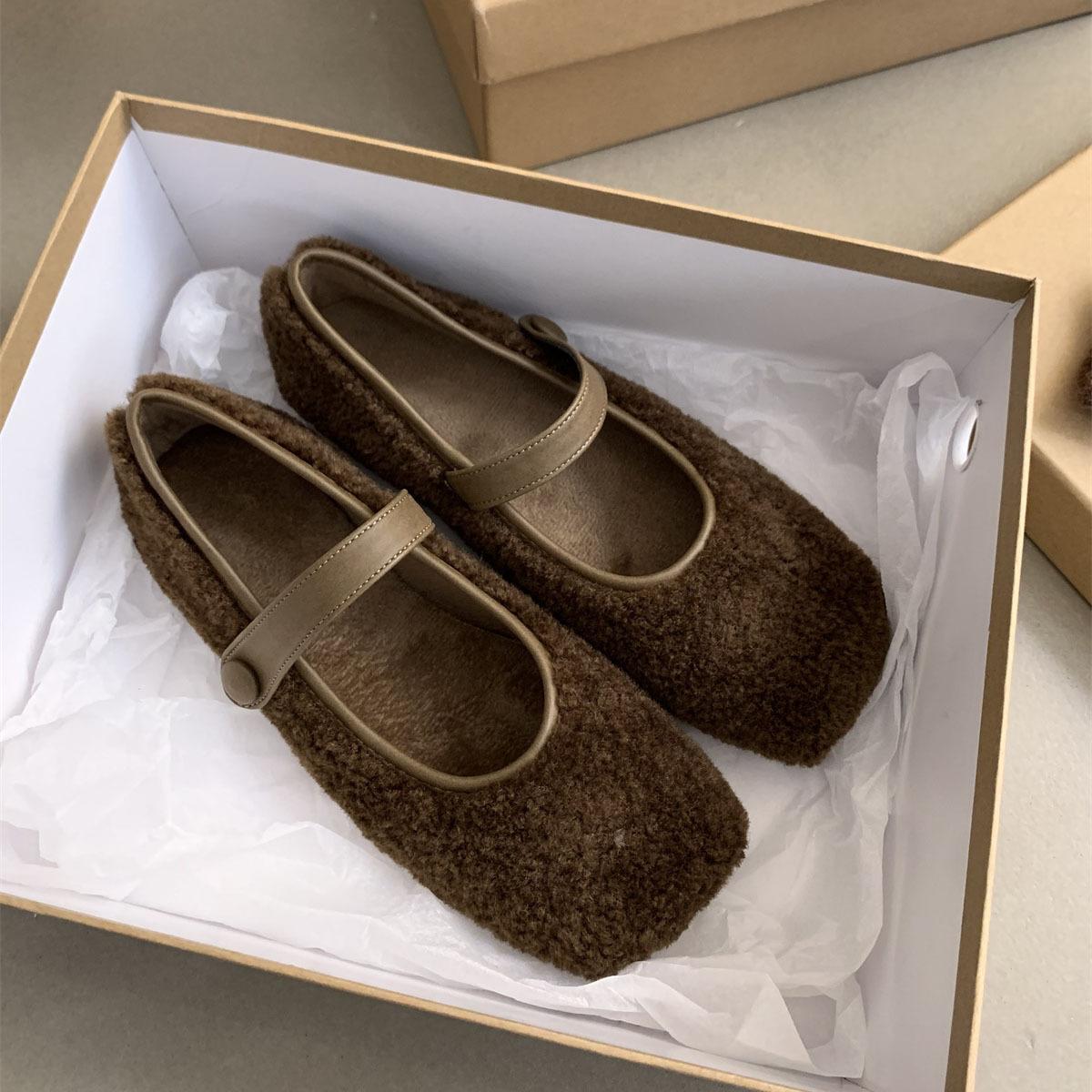 

Французские ретро туфли Мэри Джейн с квадратной головкой из бархата для женщин 2024 года, новая корейская версия, туфли в стиле феи на плоской подошве для женщин 35 коричневый