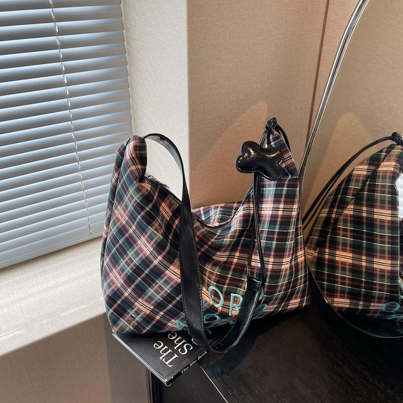 Summer Large-capacity Commuter Bag Shoulder Bag New Fashion Leisure Bag Large Bag Temperament Tote Bag