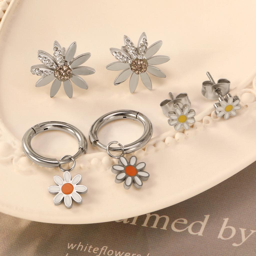 Small daisy earrings, stylish, simple, fresh and sweet flower stud earrings, stainless steel earrings.