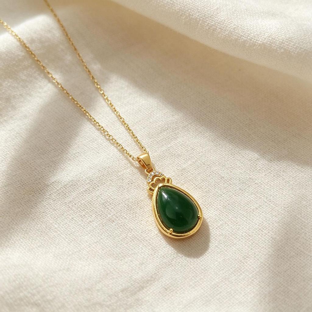 Teardrop Green Pendant Necklace, Women's Gold Crown Necklace Accessory, French Style Simple Daily Wear Versatile Necklace
