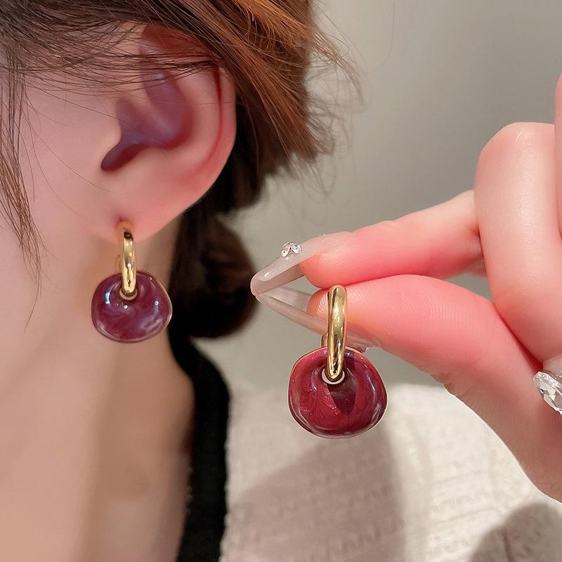 Silver Needle C-shaped Drip Oil Square Pendant Earrings - Retro Hong Kong Style Versatile Studs for Women