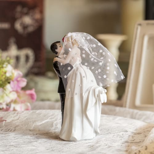 Modern Wedding Cake Topper, Handmade Bride and Groom Figurine, Decorative Rustic Cake Topper for Wedding, Funny Couple Statue, Desk Decoration, Flying