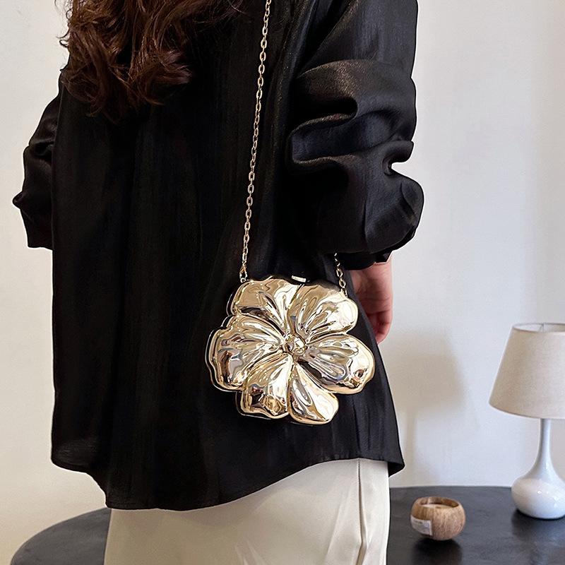 Fashion small fresh personalized flower pvc glossy women's chain small square bag 24 summer new shoulder messenger bag