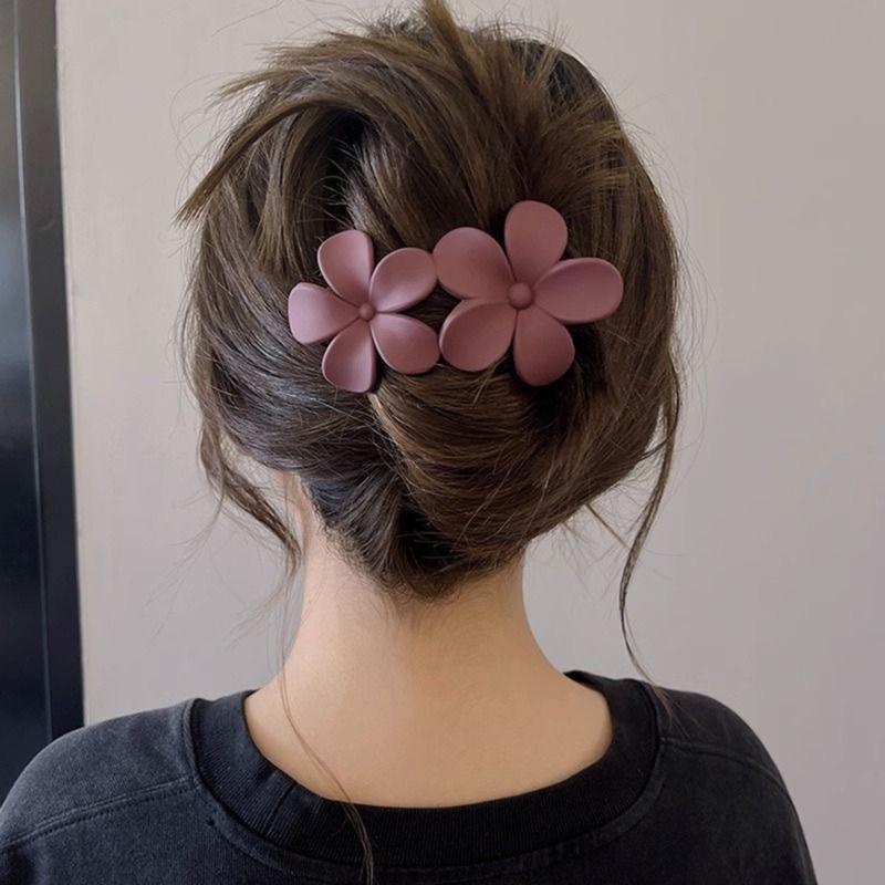 Elegant Matte Flower Hair Barrettes with Strong Clasp Secure Hair Gripper for Various Hairstyle Women Accessory