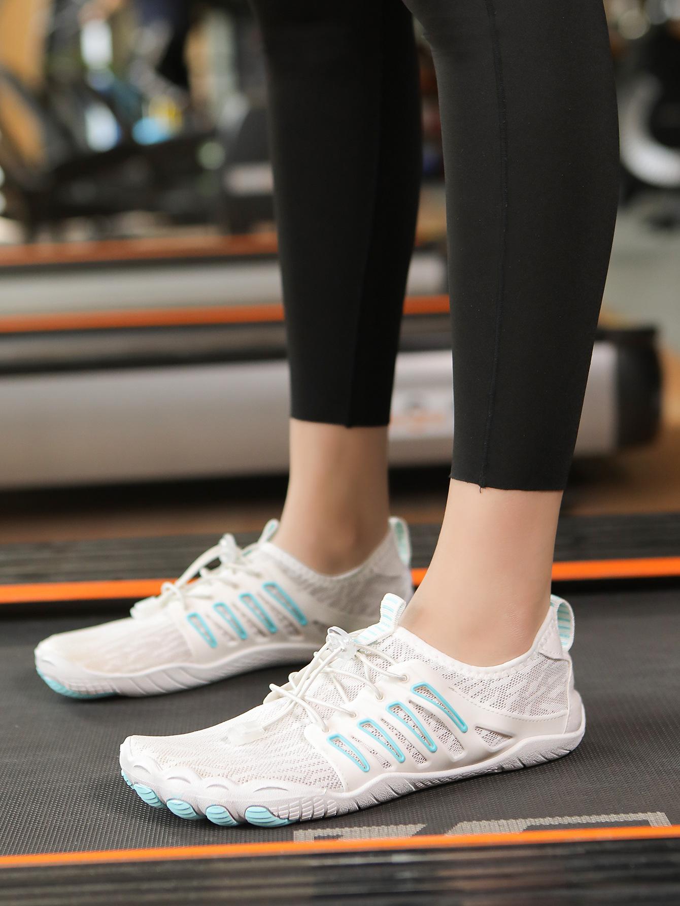 

2025 новая пляжная обувь мужская и женская приморская уличная быстросохнущие сандалии женские нескользящие дышащие парные кроссовки для ходьбы по ручьям 46 белый