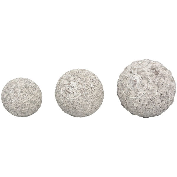 Decorative sculpted ball made of polyester resin