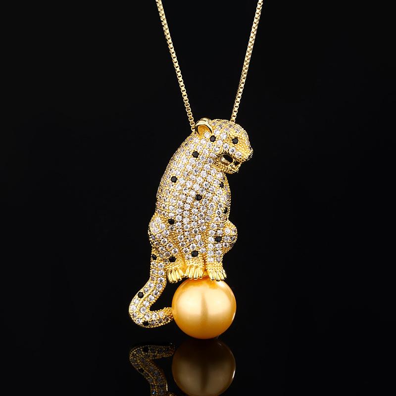 

Ювелирные изделия Медное основание Позолоченное Жемчуг Мода Простой Леопардовый кулон 14 мм