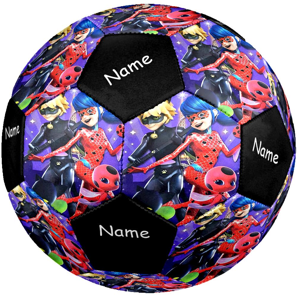 Pallone da Calcio Personalizzato con Nome, Tema Miraculous: Le Avventure di Ladybug e Chat Noir, Taglia 5, Adatto sia per Partite Indoor che Outdoor, un Regalo Adatto a Tutti.