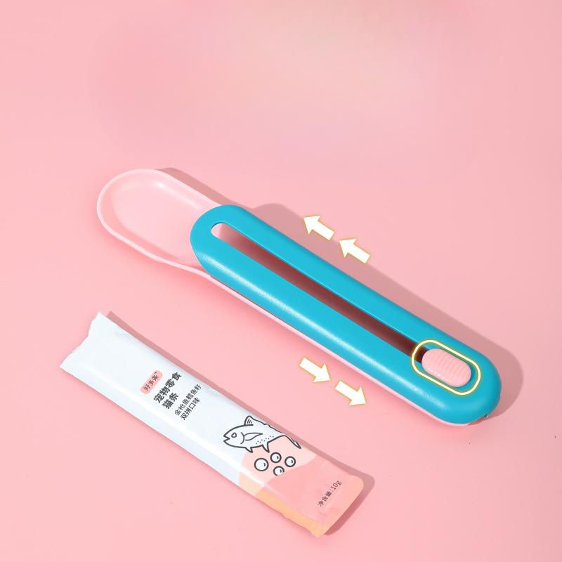 Pet Cat Stick Squeezing Spoon, A Convenient Feeding Tool Without Food Leakage. Pet Liquid Snack Cat Stick Squeezing Tool