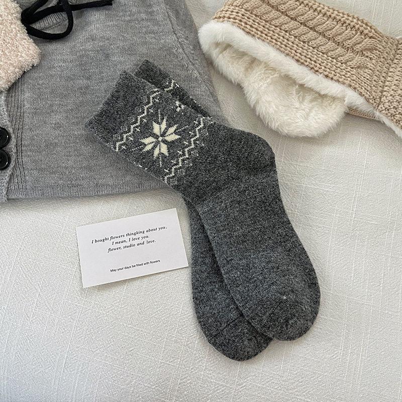 Women Retro Fair‑Isle Wool Socks,Autumn Winter Warm Snowflake Contrast Medium‑Tube Socks,Korean Boneless Versatile Cotton Socks