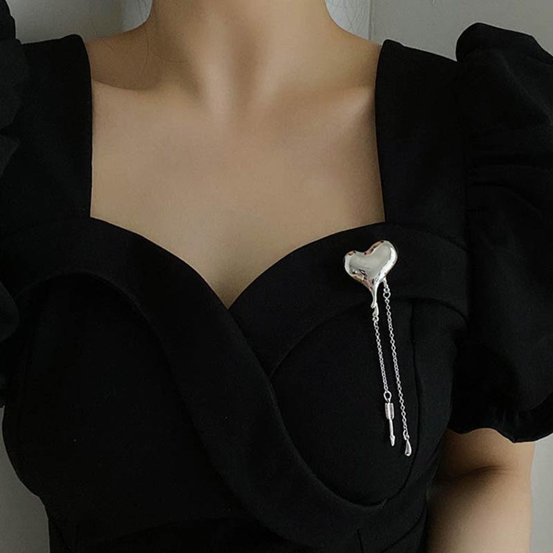 Fashion Metal Heart Tassels Chain Brooch for Women Punk Brooch Suit Jewelry Accessories Badge Best Friend Gift Brooch