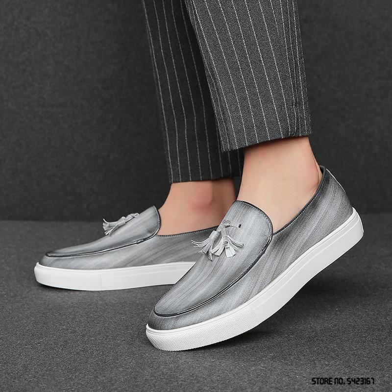 Fashion New Luxury Men's Patent Leather Tassel Slip On Leisure Shoes Loafers Male Comfortable Sneakers Tenis Masculino Zapatos Hombre