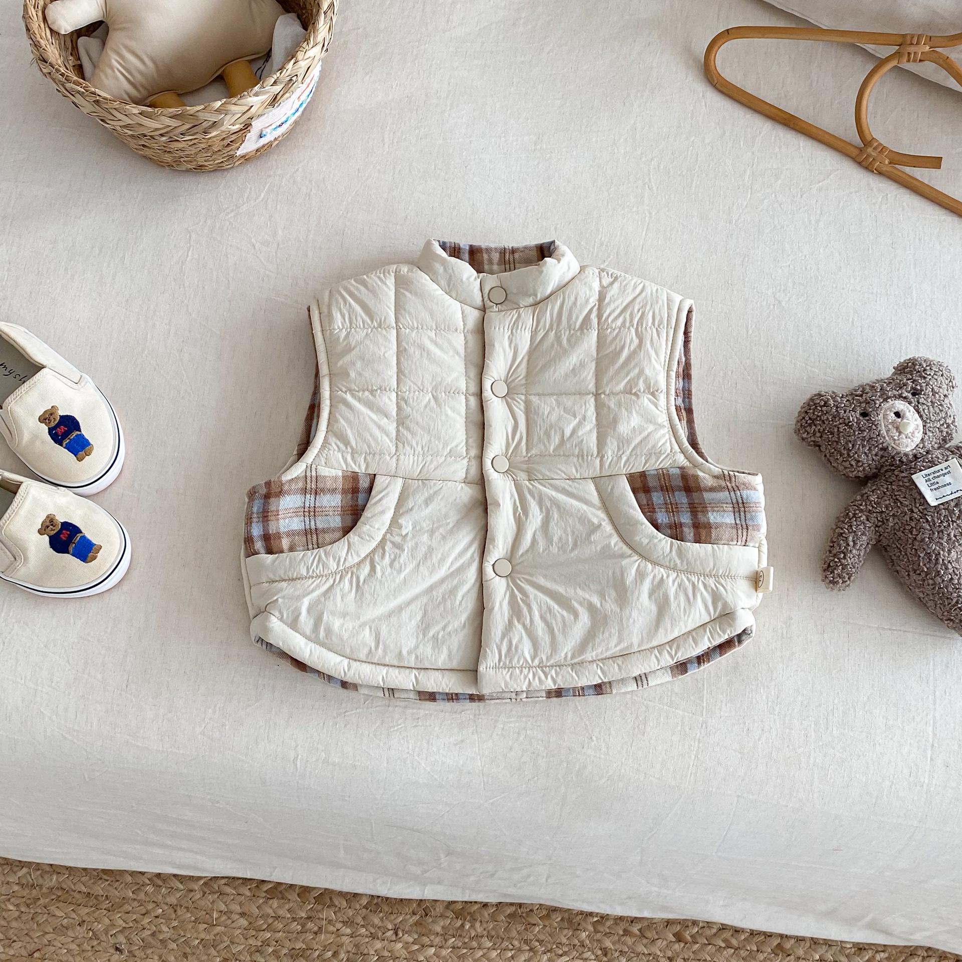 

2025 Boys Reversible Cartoon Embroidered Winter Vest - Thick, Trendy & Padded 90 cm